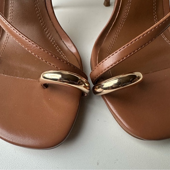 Steve Madden T-Strap Heeled Sandals Brown Tan Gold Toe Ring Ankle Strap Size 6 - Picture 3 of 9